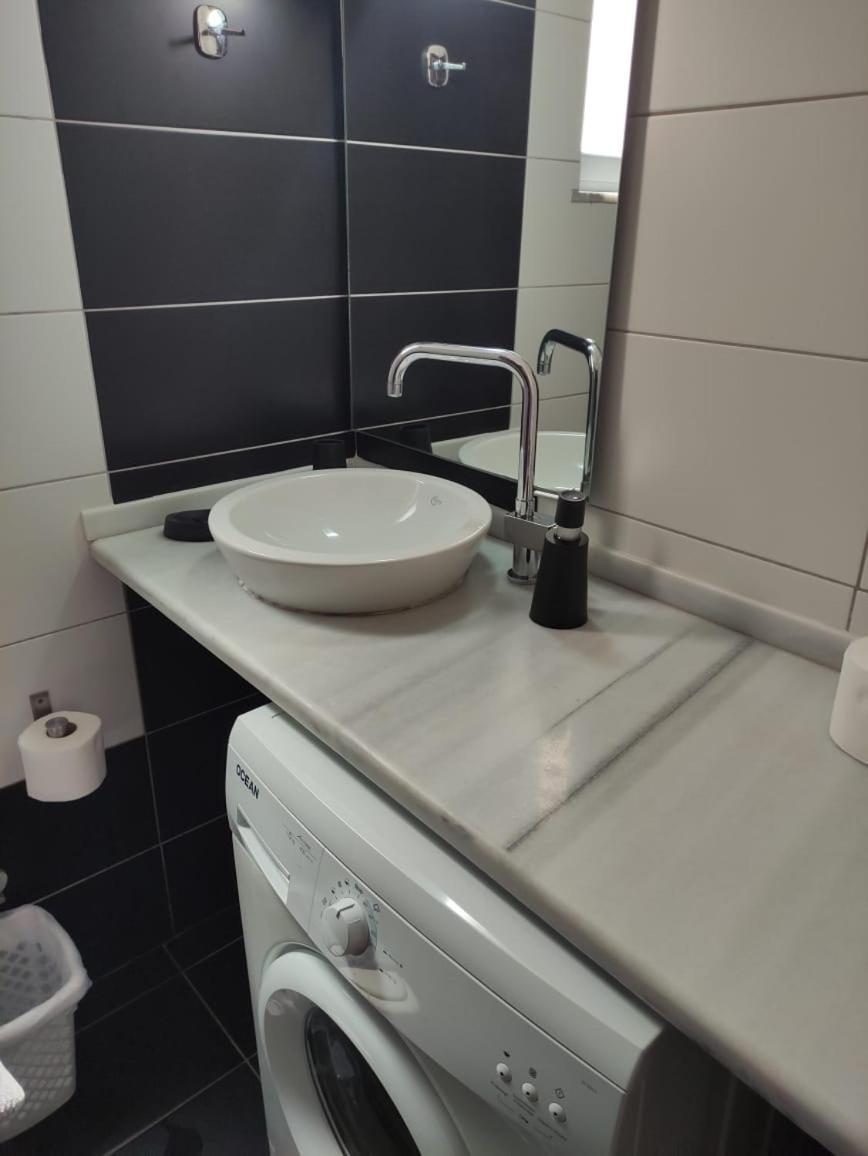 Adam Apartments Σαράντα Εξωτερικό φωτογραφία