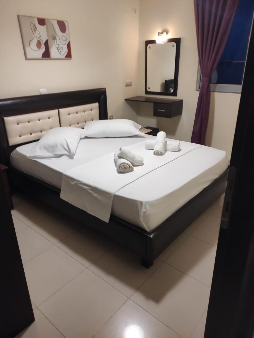 Adam Apartments Σαράντα Εξωτερικό φωτογραφία